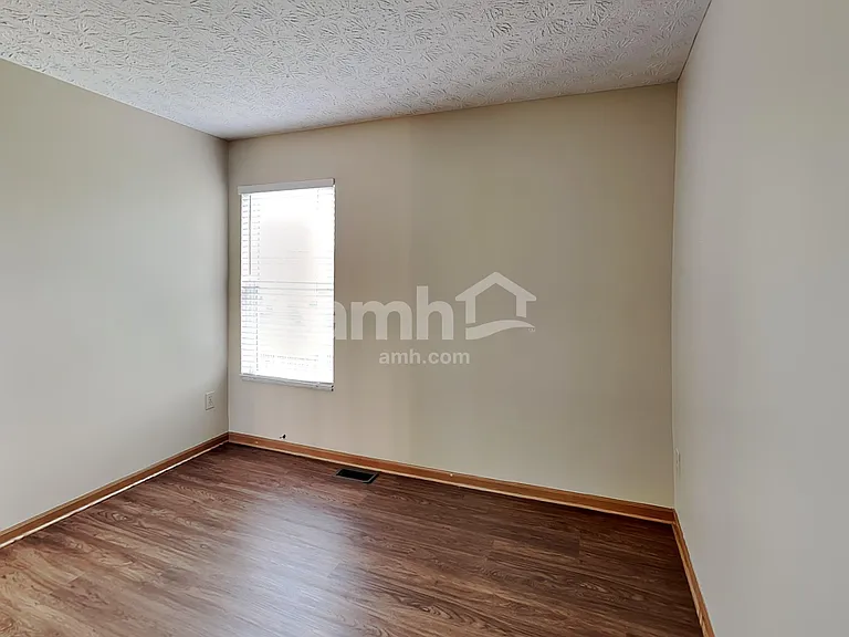 452 Crestmoore Dr — Photo 23