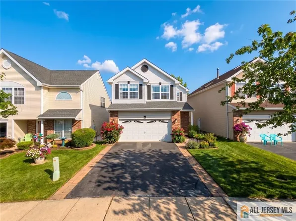 67 Glen Oaks Ct, Old Bridge, NJ 08857