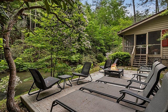 11th image of 61 River Bend Ct