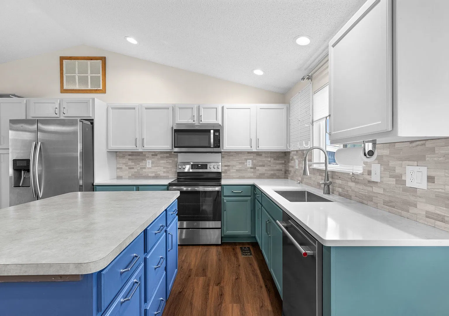 Modern 4-Bedroom, 3-Bathroom 3-Story Home with Solar & 2-Car Garage — Photo 3