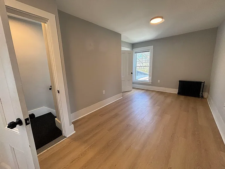 162 Front St — Photo 8