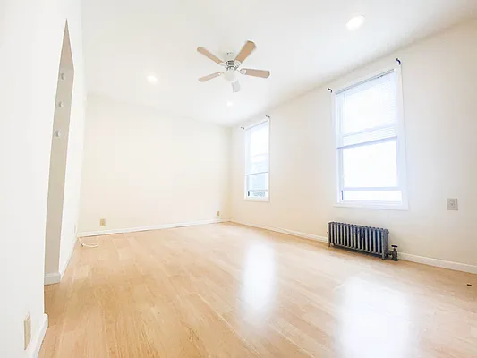 Rented by RealTegrity NY LLC | media 19