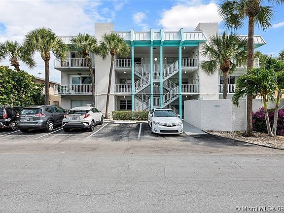 2nd image of 2715 NE 49th St APT 206