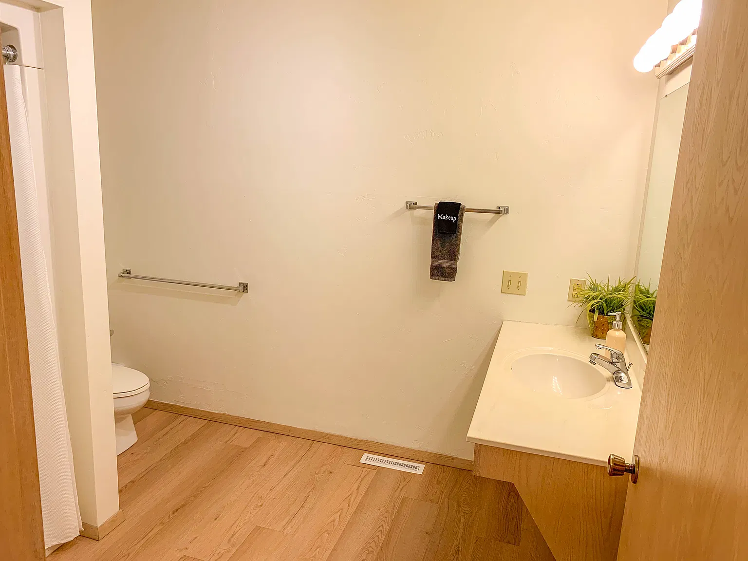 3 bed, 1600 sqft, $1,890 — Photo 2