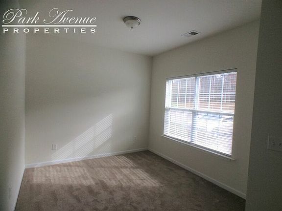 3rd image of 5753 Bent Creek Cres