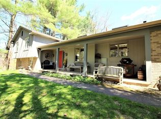 1 Pine Cone Dr, Pittsford, NY 14534