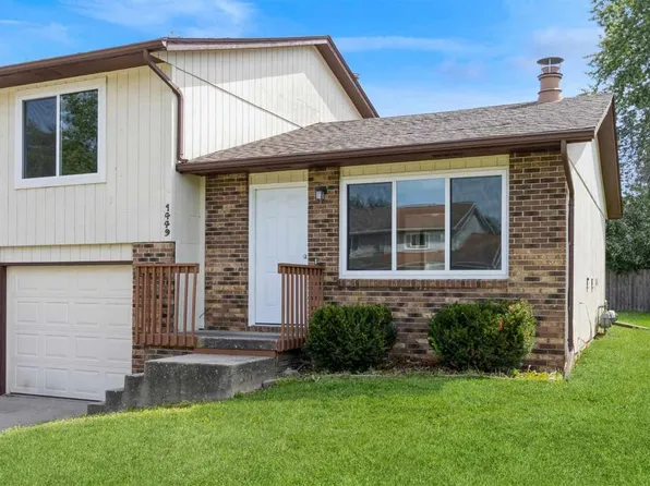 1449 Eastview Dr, Coralville, IA 52241
