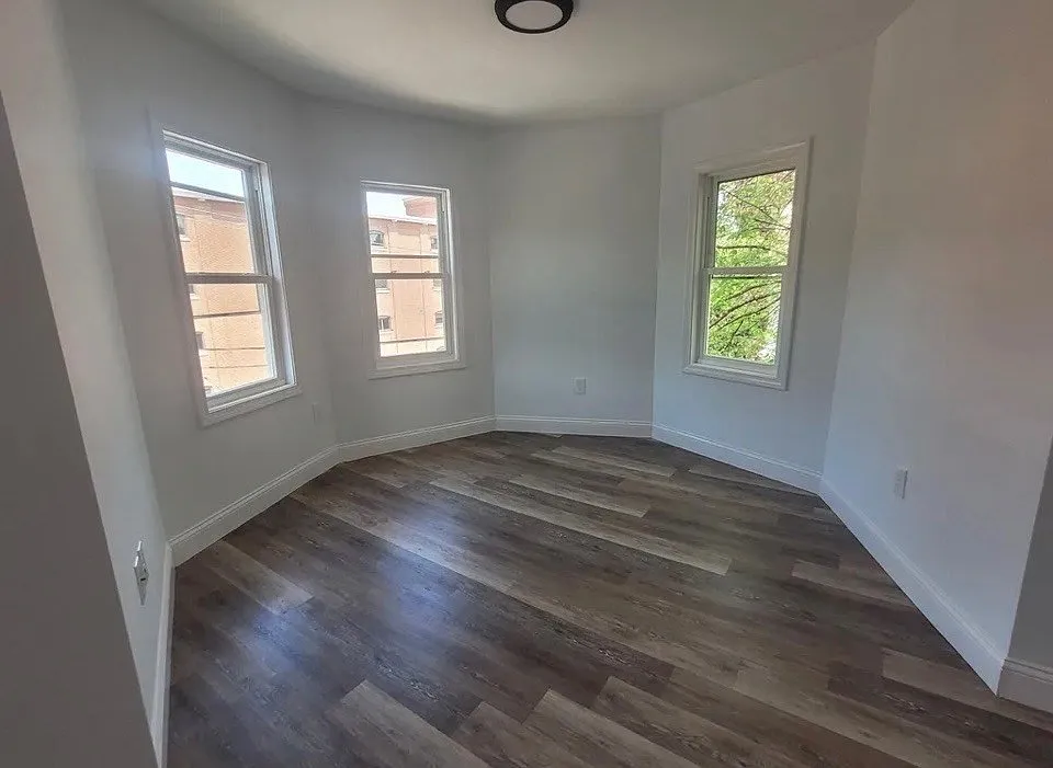 3 bed, 1.0 bath, 900 sqft, $2,150 — Photo 2