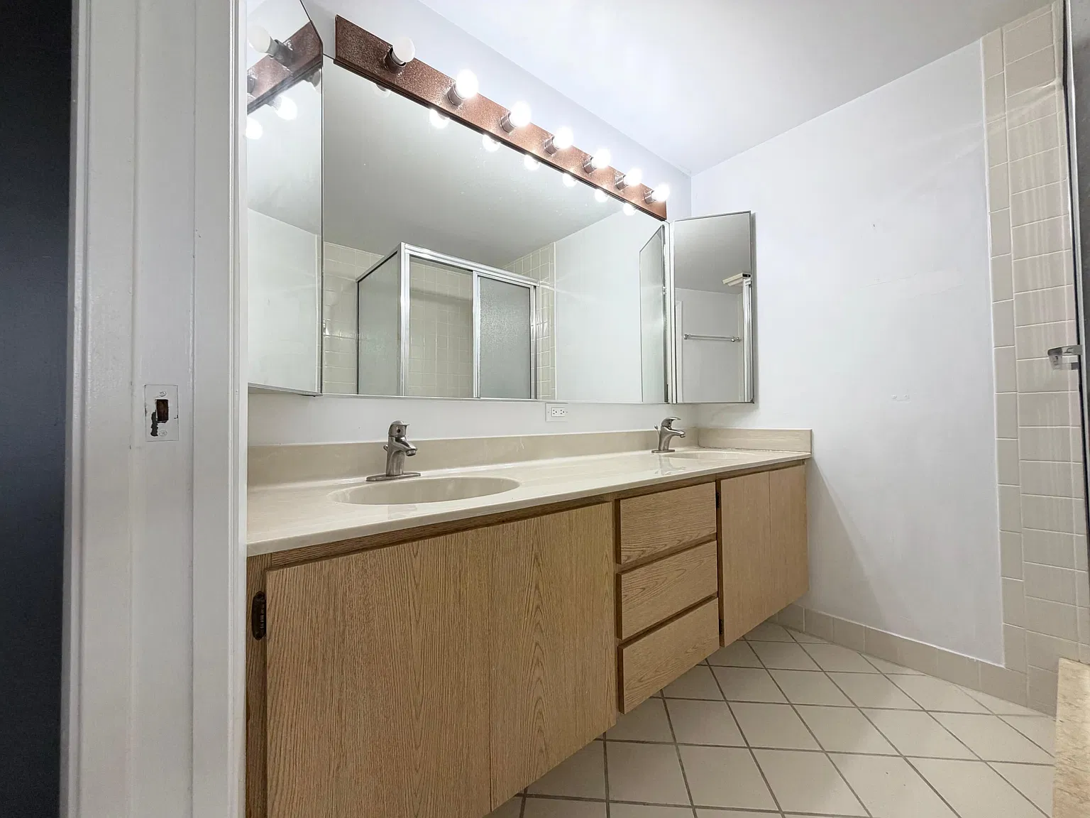 2 bed, 2.5 bath, 1236 sqft, $2,250 — Photo 4