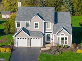 14 Honeysuckle Dr, Robbinsville, NJ