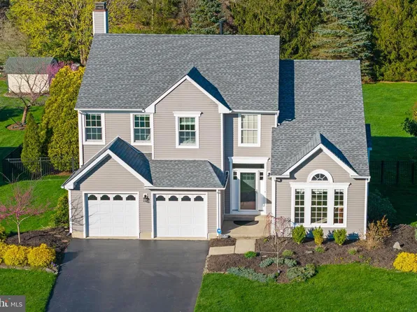 14 Honeysuckle Dr, Robbinsville, NJ 08691