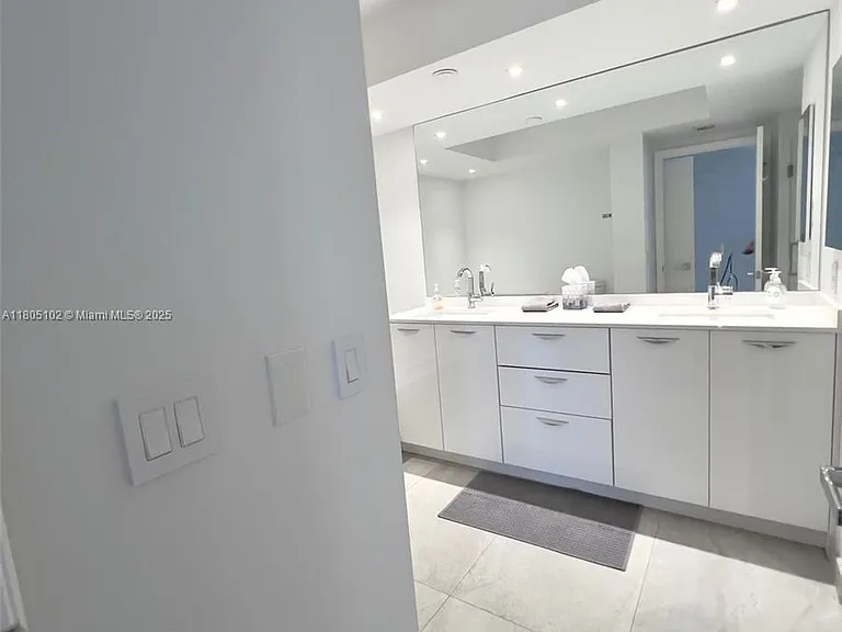 1000 W Island Blvd #2412 — Photo 20