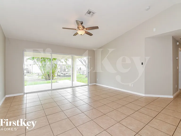 2837 NW 27th Ave — Photo 3