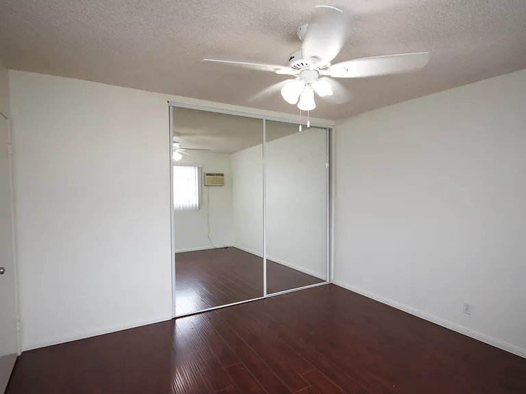 3010 Montrose Ave #28 — Photo 11