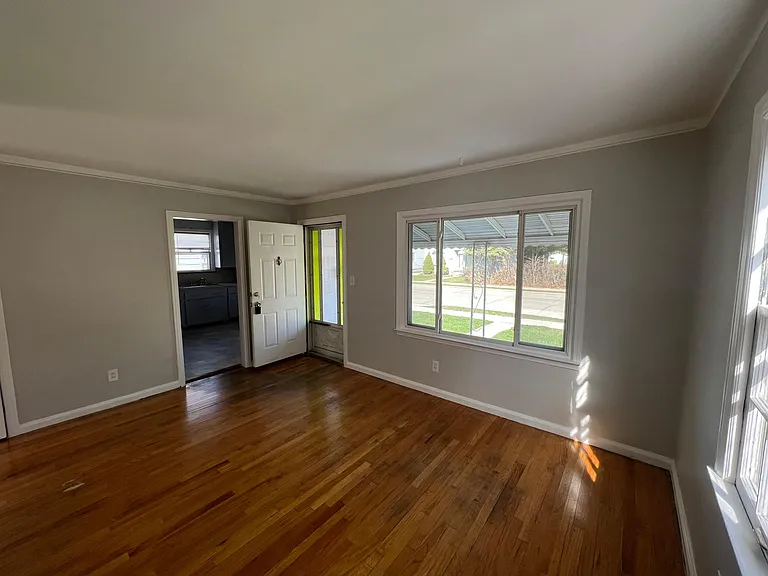 22041 Donald Ave — Photo 5