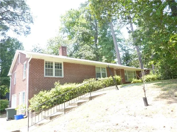 104 Whispering Pines Cir, Columbia, SC 29205