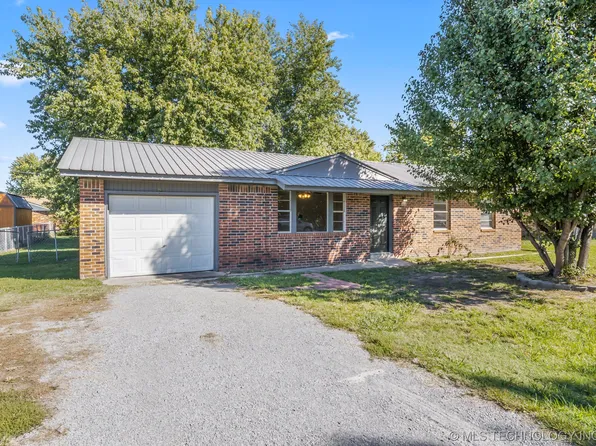 1008 SW 14th St, Wagoner, OK 74467