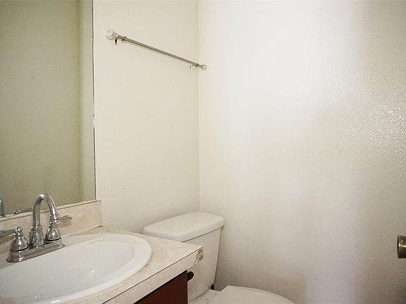 5th image of 1008 Southmoor Dr