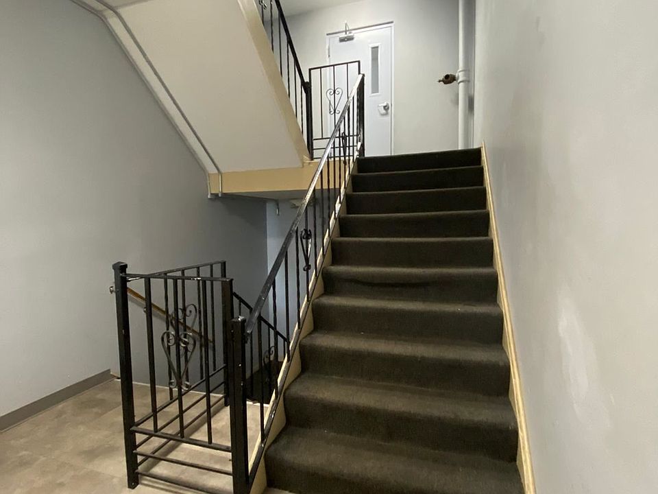 2nd image of 300 Pine Rock Ave