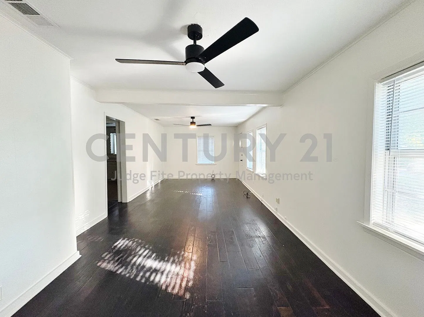 Adorable 2/1 in Rockwall For Rent! — Photo 3