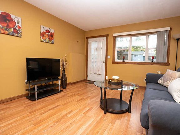 3rd image of 61 Ives Ct