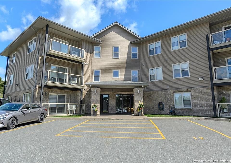 1st image of 130 Arlington Cres #24