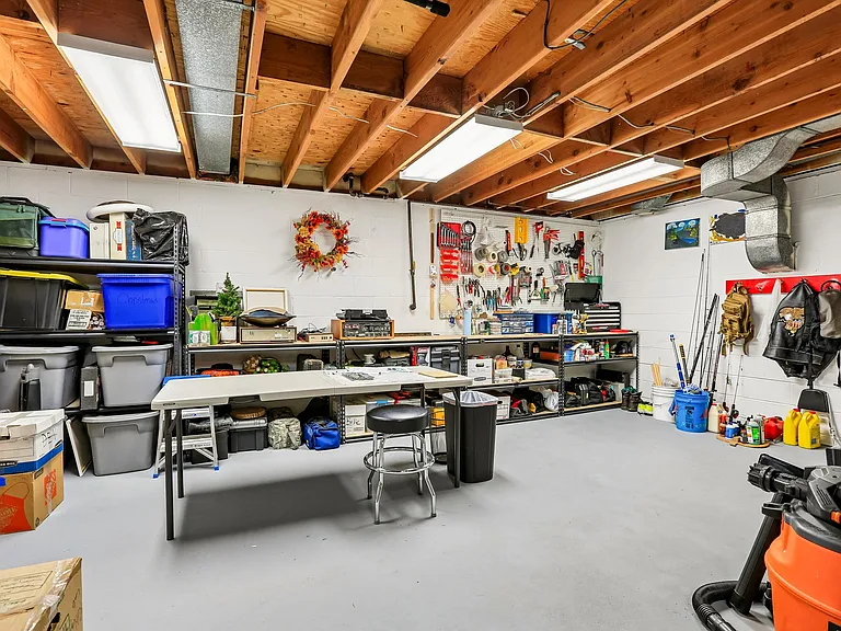 18033 Mill Creek Dr — Photo 37