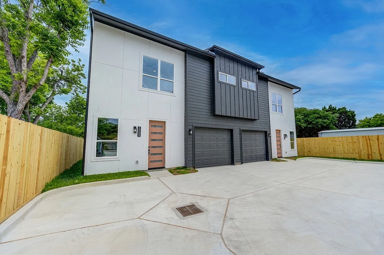 3 bed, 2.5 bath, 2250 sqft, $2,600 — Photo 1