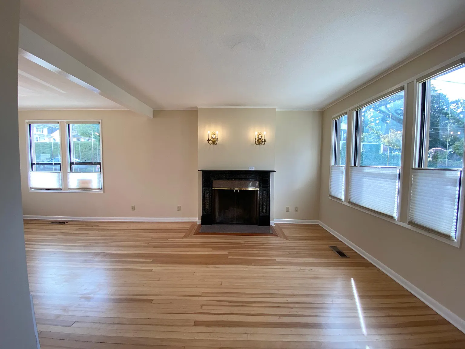 1456 Franklin Ave — Photo 3