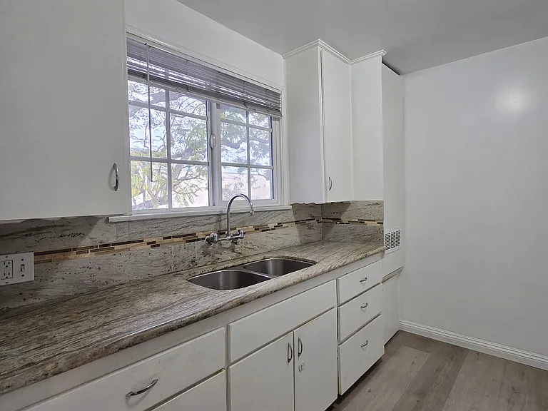 3705 S Victoria Ave — Photo 10