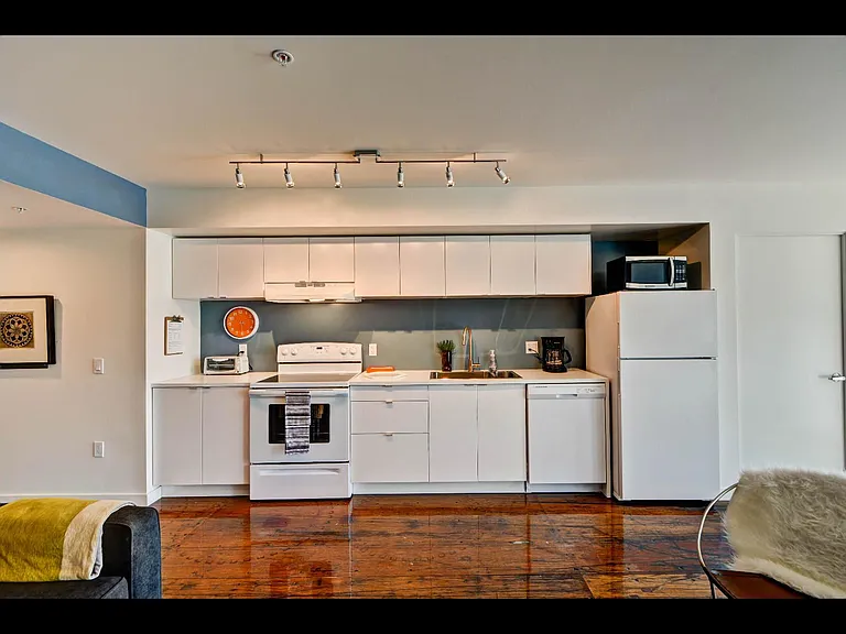 206 E Portland St — Photo 7