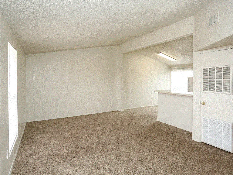 Beaumont Crossing Apts — Photo 16