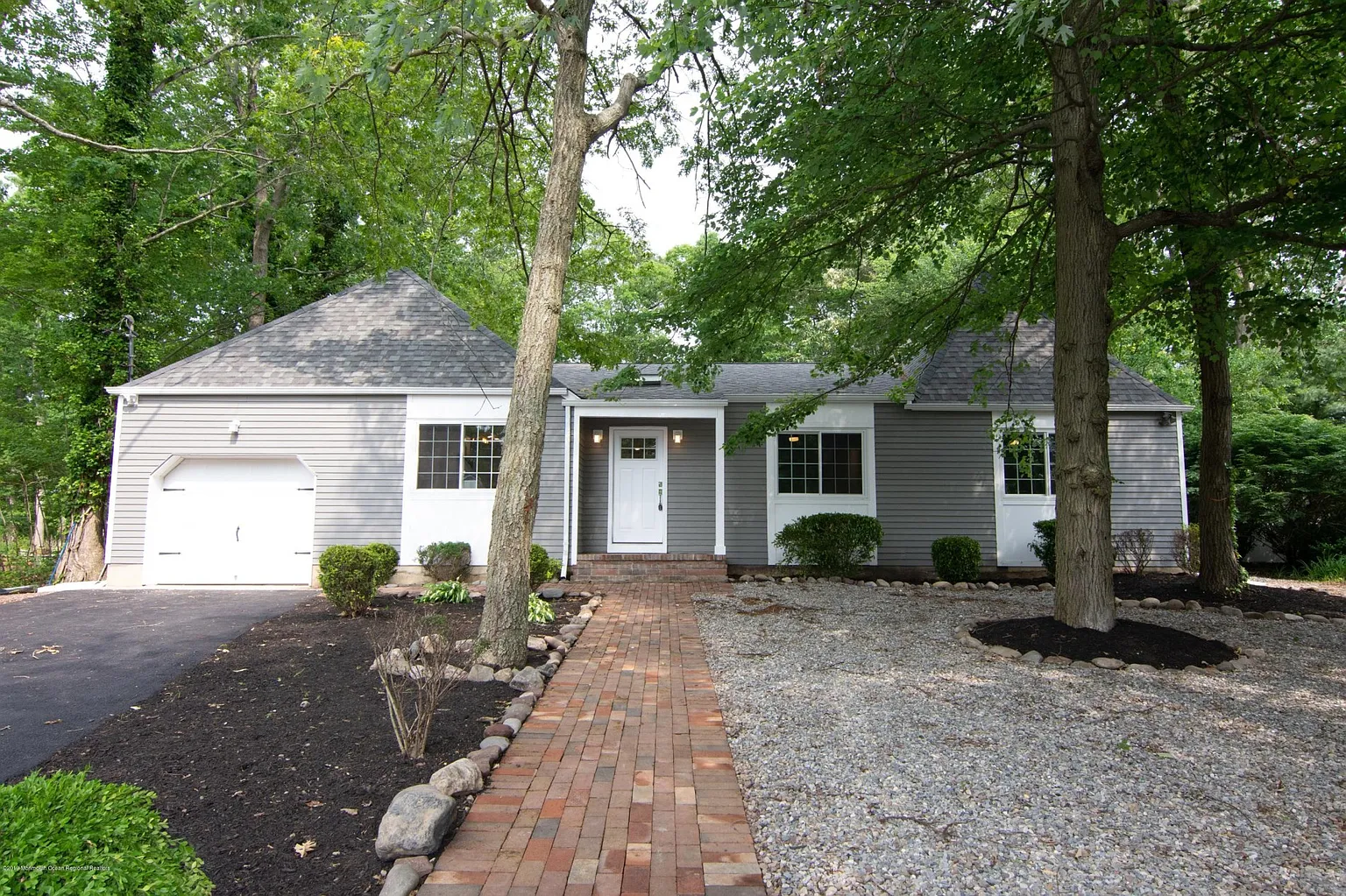 605 Duchess Ct photo 1