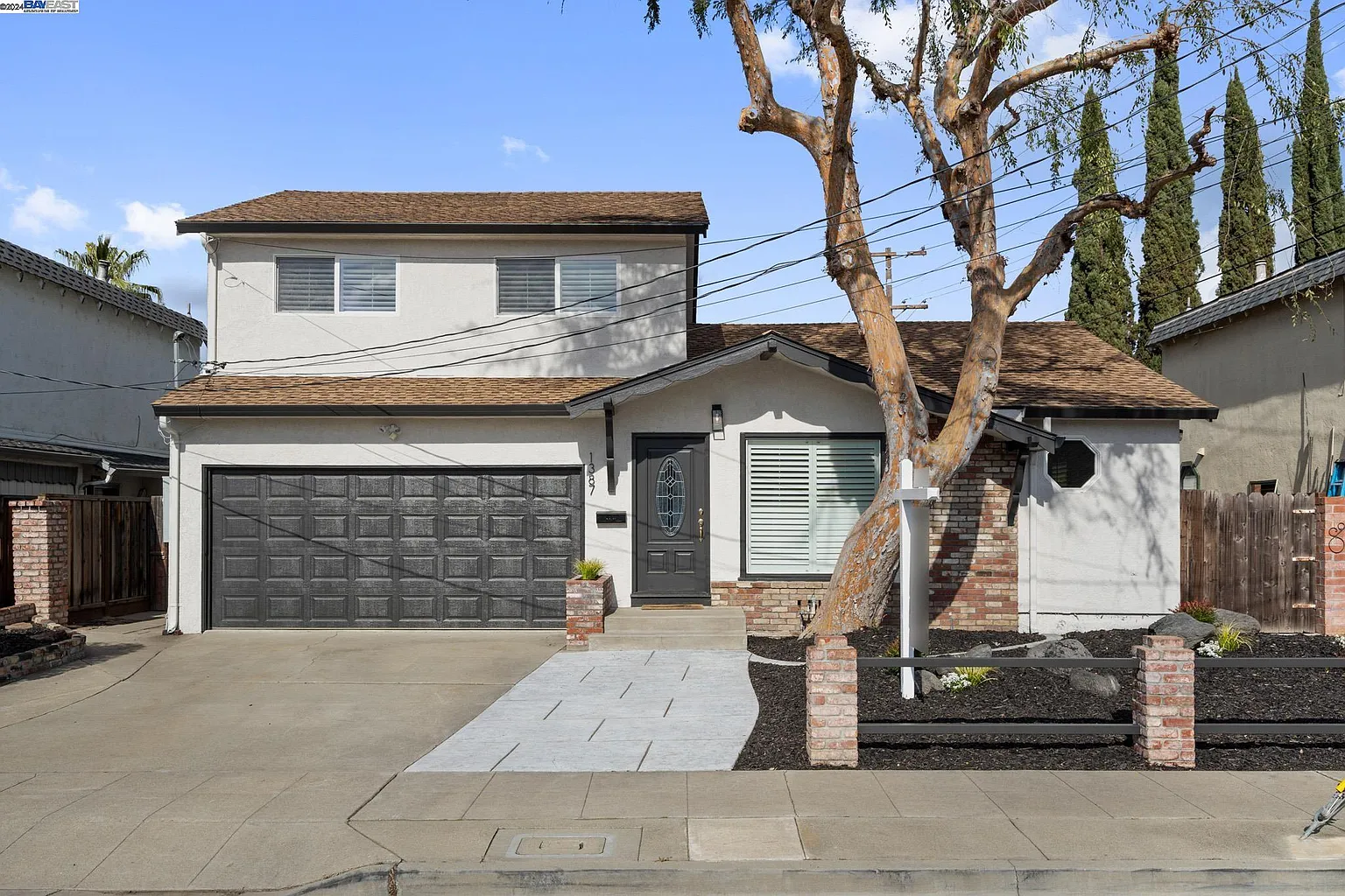 1387 Hillview Dr photo 1