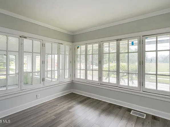 2740 Robinwood Ave, Toledo, OH 43610