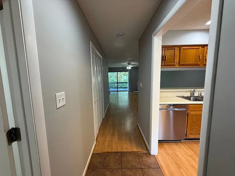 1312 Twin Springs Ct — Photo 15