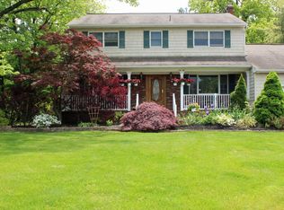 36 Runnymede Rd, Colonia, NJ 07067