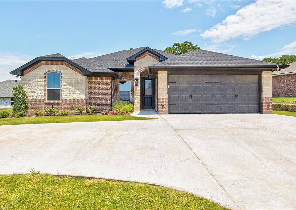 1st image of 215 Jacinth Ln