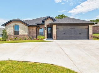 215 Jacinth Ln, Granbury, TX 76049