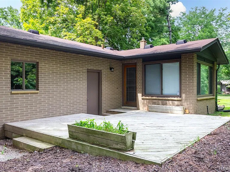 7580 Thornwood St — Photo 40