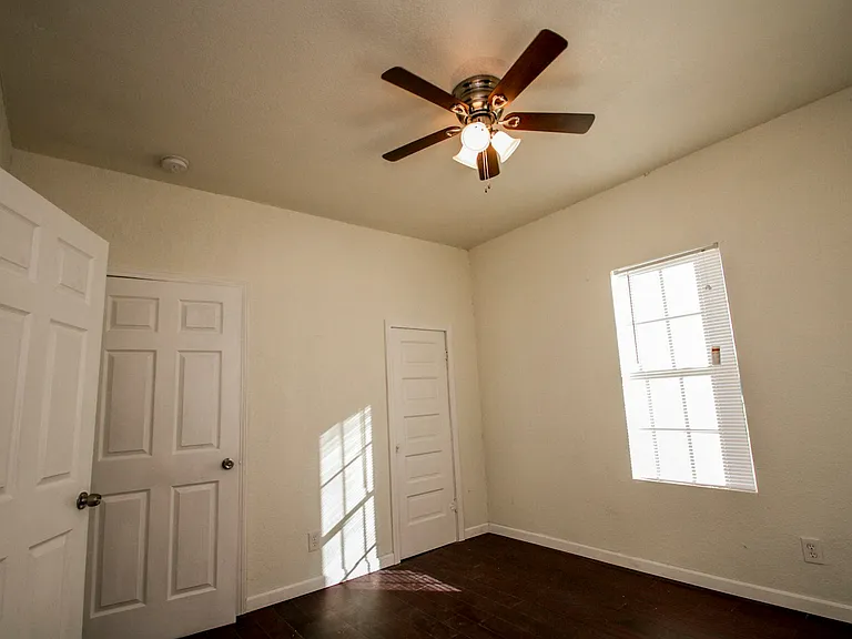 924 Saint James St #1 — Photo 12