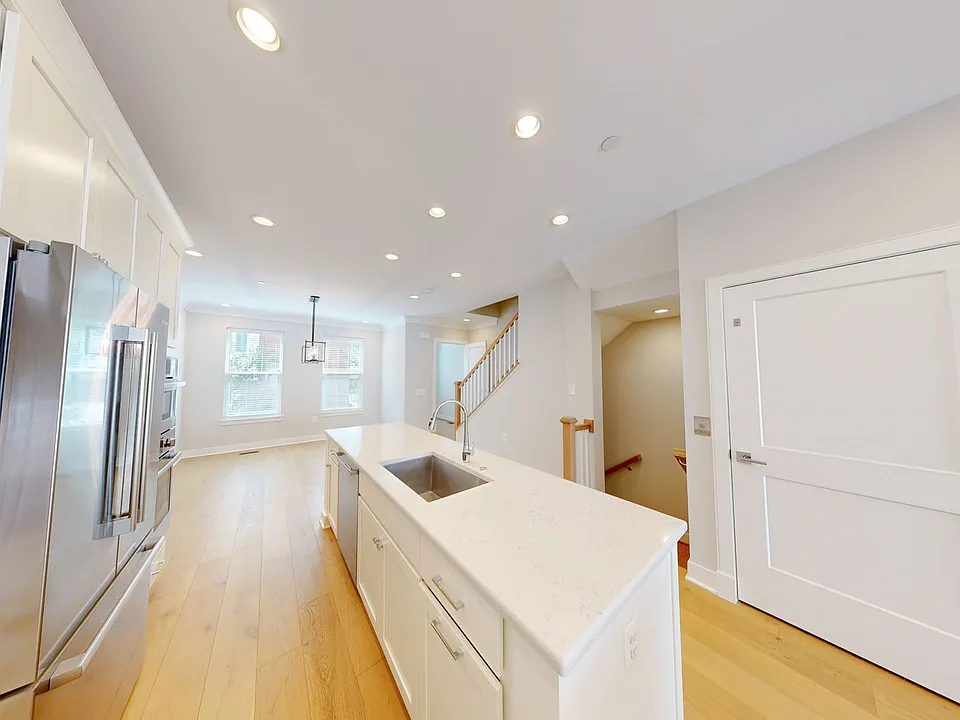 10324 Grosvenor Pl