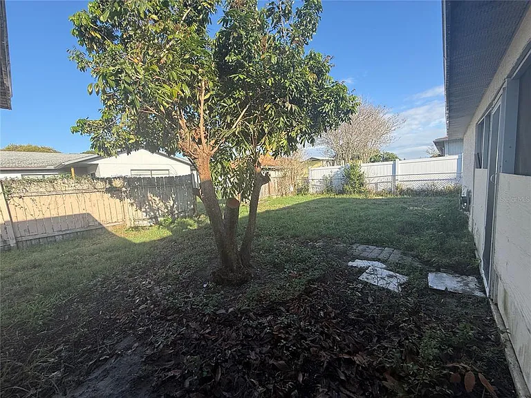 8839 Greenleaf Ct — Photo 25