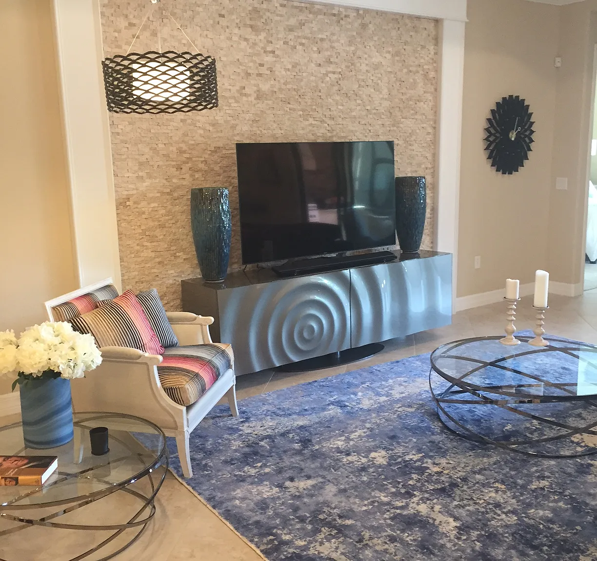 3 bed, 2061 sqft, $14,478 — Photo 2