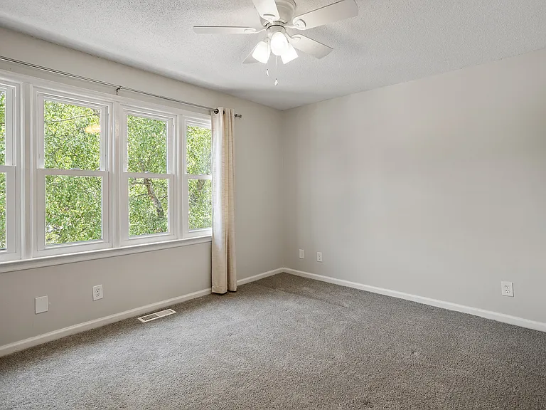 516 Caprice Ct — Photo 29