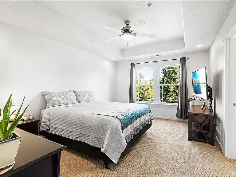 2238 Abbott Ave — Photo 14