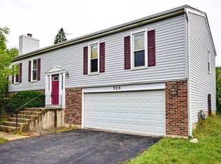 524 Iroquois Trl, Carol Stream, IL 60188