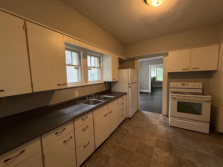 1454 E Main St — Photo 12