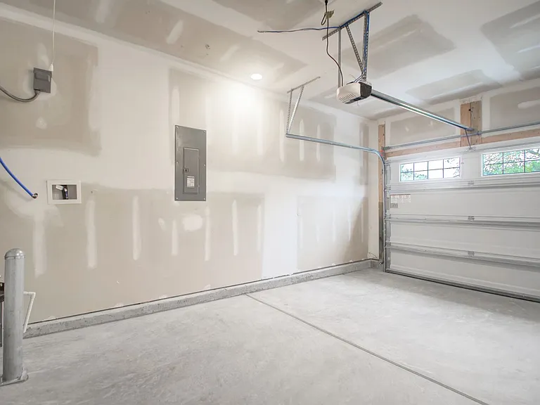 2304 Delano St — Photo 25