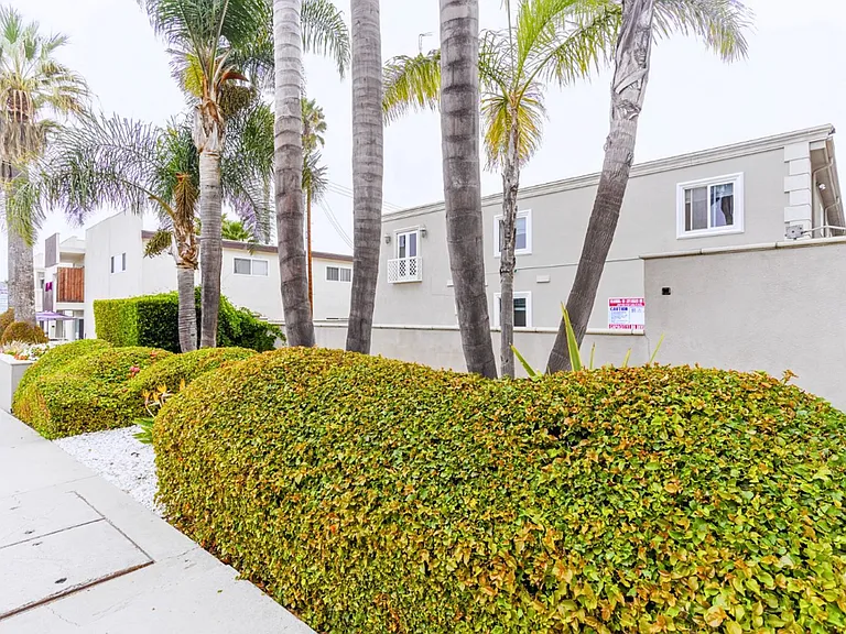 26110 Narbonne Ave — Photo 22